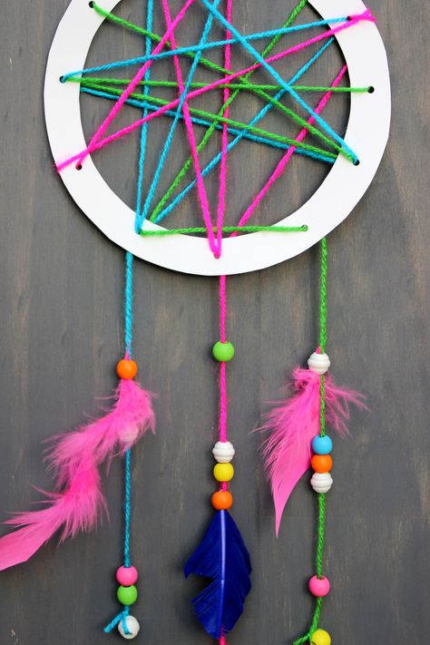 diy kids’ dream catcher | jane can Dream Catcher For Kids, Atrapasueños Diy, Simple Crafts, Dream Catcher Diy, Crafts For Kids To Make, Camping Crafts, Childrens Crafts, Easy Crafts For Kids, Crafts For Teens