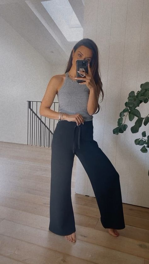 Black Lounge Pants Outfit, Wide Leg Lounge Pants Outfit, Lounge Pants Outfit, Pajama Pants Outfit, Black Yoga Pants Outfit, Black Lounge Pants, Comfy Lounge Pants, Andee Layne, Lounge Outfits