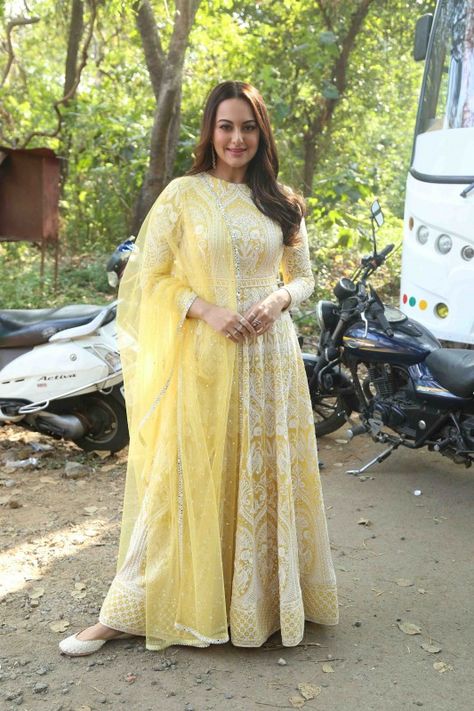 Lucknowi Anarkali, Chikankari Anarkali Suits, Yellow Anarkali, Ethnic Wears, Trendy Outfits Indian, Lucknowi Chikankari, Designer Kurti Patterns, Stylish Short Dresses, Casual College Outfits