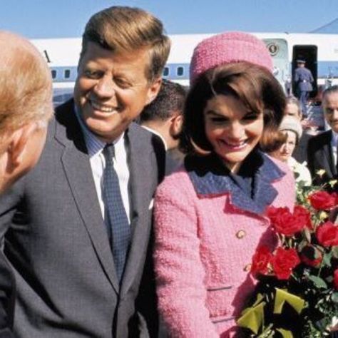 Jackie Kennedy Costume Celebrity Fancy Dress, Fancy Dress Ideas, Black Collared Shirt, Celebrity Costumes, Lee Radziwill, Pink Singer, John Fitzgerald, Pink Suit, Jackie O