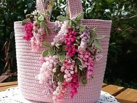 Diy Crochet Rose, Crochet Bag Pattern Tote, Bag With Flowers, Crochet Purse Pattern Free, Yarn Flowers, Crochet Purse Patterns, Crochet Flower Tutorial, Crochet Bags Purses, Flower Bag