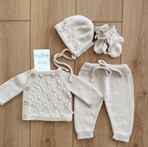 Newborn Going Home Outfit Neutral, Baby Homecoming Outfit, Unique Baby Girl Gifts, Newborn Hospital Outfits, Baby Hospital Outfit, Knitted Baby Outfits, Newborn Baby Dresses, Homecoming Outfit, Newborn Coming Home Outfit