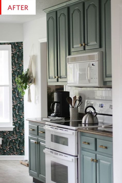 Post Image Green Painted Kitchen Cabinets, Green Painted Kitchen, Kitchen Cabinets Green, Kitchen Cabinets Painted, Painted Kitchen Cabinets, Kitchen Cabinet Trends, Cabinets Painted, Green Apartment, White Kitchen Remodeling