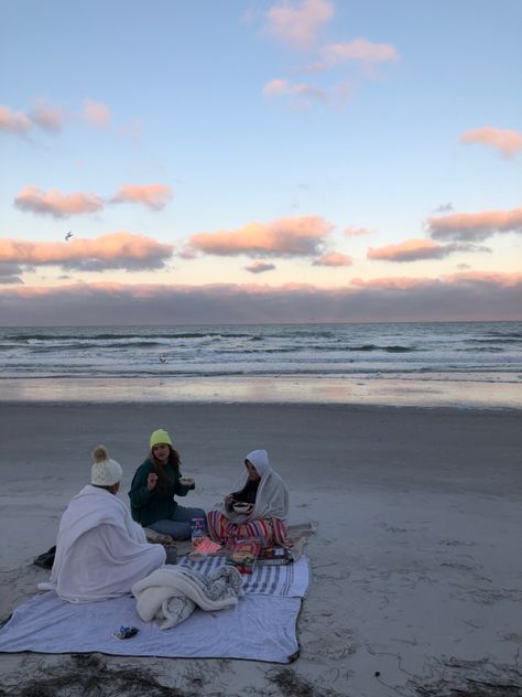 Breakfast On The Beach, Cereal Breakfast, Winter In Florida, Winter Picnic, Beach Weekend, Winter Beach, Beach Date, My Diary, Beach Sunrise