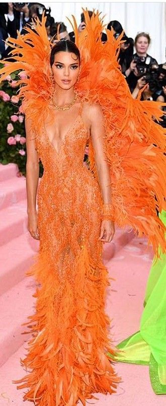 Kendall Jenner wearing Versace at Met Gala May 2019 Versace Dress Gowns, Kendall Met Gala 2019, Kendall Jenner 2022 Met Gala, Kendall 2021 Met Gala, Kendall Jenner Met Gala, Kendall Jenner Orange Dress Met Gala, Kendall Jenner Oscars 2022, Met Gala Dresses, Versace Dress