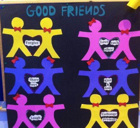 Friendship bulletin board ideas for kindergarten/preschool - good friends theme Friendship Bulletin Board Ideas, Friendship Theme Preschool, Friendship Bulletin Board, Preschool Friendship, Friendship Crafts, Friendship Theme, Manners For Kids, Friendship Activities, Friendship Art