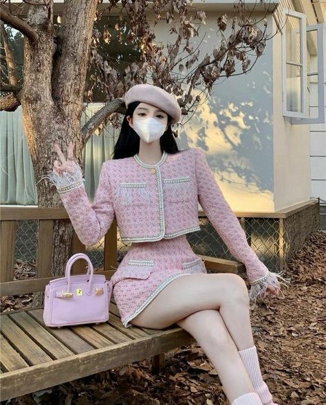 Asian Barbie Outfit, Chanel Outfit Aesthetic Korean, Chanel Set Outfit, Pink Tweed Blazer Outfit, Chanel Outfit Aesthetic, Rich Girl Outfits, Glamour Outfit, Anime School, Fashion Kawaii