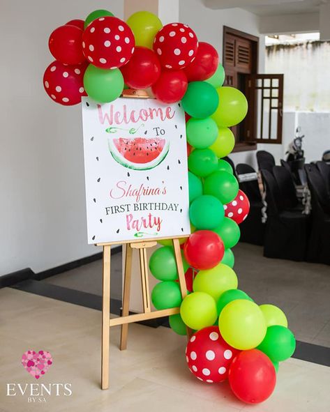 Watermelon 1st Birthday Party, Watermelon Themed Birthday Party Decorations, Watermelon Birthday Decorations, Birthday Theme For 1st Birthday, Fruit Birthday Party Ideas, Birthday Decoration For Kids, Watermelon Birthday Theme, One In A Melon Party Decorations, One In A Melon Decorations