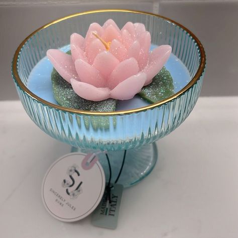 Sincerely Jules Home Tropical Waters Scented Candle In A Beautiful Ripped Coupe Glass With Gold Trim 6oz. Thank You! We Appreciate Your Business! Please Note: Only 2 Fragile Items Per Order. Maximum Weight Limit Is 5 Pounds Per Order. Thank You For Understanding! #Popularcandles #Homegoods #Marshalls #Scentedcandles #Elegant #Coupeglass #Candlelovers #Homefragrance #Sincerelyjules Kawaii Candles, Decorating With Candles, Oyster Candle, Fun Candles, Jelly Candles, Candle Embellishments, Vendor Ideas, Ladies Perfume, Candles Homemade