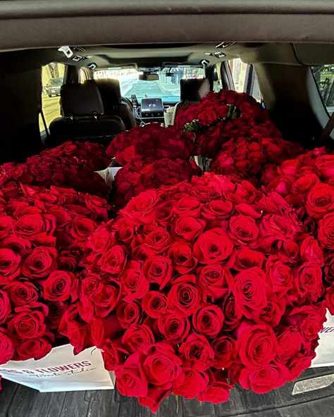 Recent order of 1000 red roses from our shop! What can be more romantic than 10 bouquets of a hundred red roses each? That was a full GMC Yukon trunk loaded with fresh blooms 🌹🌹🌹 1000 Roses Bouquets, 1000 Roses, 100 Roses, Red Rose Bouquet, Bouquet Gift, Luxury Winter, Flowers Bouquet Gift, Flower Therapy, Luxury Flowers