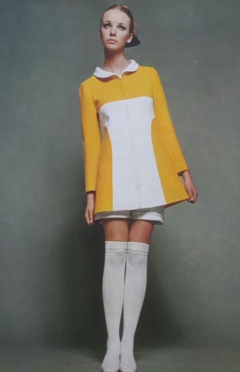 Vogue 1960s Fashion, 60s Editorial Photoshoot, Maudie James, 60s Space Age Fashion, 60s Mod Fashion, Space Age Fashion, Twiggy Fashion, 60s Mini Dress, Aged Clothing