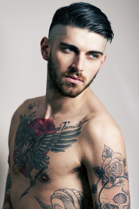 INKED: Photo Mens Wavy Haircuts, Mens Haircuts Straight Hair, Tatto Boys, Trendy Mens Hairstyles, Mens Medium Length Hairstyles, Mens Hairstyles Medium, Mens Hairstyles Thick Hair, Boy Tattoos, Inked Men