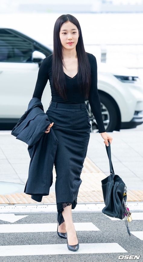 Korean Actress Outfits, Actress Outfits, Airport Fits, Airport Look, Airport Fashion, Korean Idol, Chinese Actress, Korean Actress, Airport Style