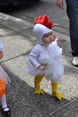 Diy Fantasia, Halloween Costume Patterns, Costume Carnaval, Chicken Costumes, Baby Kostüm, Baby Chickens, Costume Patterns, Fantasias Halloween, Cute Costumes