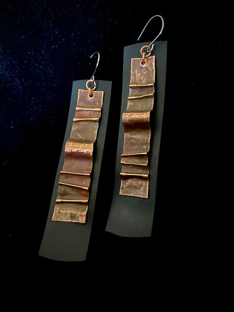 This Dangle & Drop Earrings item by CanastaStudio has 3 favorites from Etsy shoppers. Ships from Australia. Listed on Jul 25, 2024 Copper Jewelry Diy, Copper Jewellery, Unique Handmade Earrings, Copper Jewelry Handmade, Contemporary Jewelry Design, Metalsmithing Jewelry, Art Jewelry Contemporary, Handmade Jewelry Diy, Handmade Copper