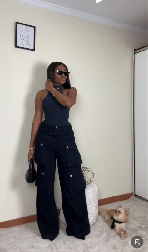 Classy Campus Outfits, Flowy Pants Outfit Black Women, Arcade Outfit Ideas Summer, Oversized Pants Outfit Black Women, Feminine Oversized Outfit, Feminine Cargo Pants Outfit, Fitted Top Baggy Pants, Black Cargo Pants Outfit Black Women, Big Bottoms Small Top Outfit