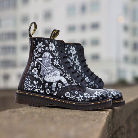 DIY DOC'S: JOE LA PLACA - Dr. Martens Blog Arteza Markers, Dc Martens Outfit, Doc Martens Outfits, Bird Man, Doc Martens Boots, Casual Styles, Stuff And Thangs, Shoe Inspo, Painted Shoes