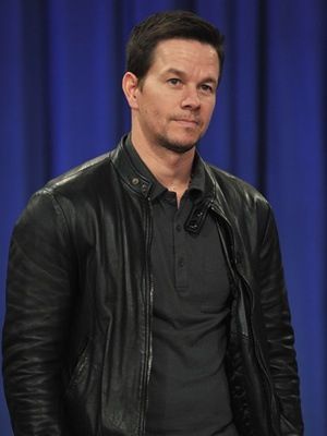 Mark Wahlberg Wahlberg Brothers, Actor Mark Wahlberg, Donnie Wahlberg, Mark Wahlberg, Hot Actors, Film Serie, Hottest Celebrities, Man Crush, Celebrities Male