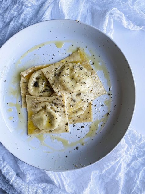 Fresh Ravioli, Honey Ricotta, Spinach And Ricotta Ravioli, Brown Butter Sage Sauce, Ricotta Ravioli, Spinach And Ricotta, Vegetarian Italian, Sage Butter, Ravioli Recipe