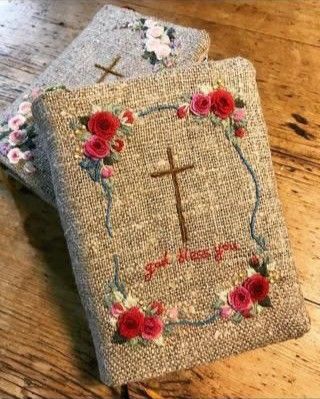 Christian Embroidery, Fabric Book Covers, Hand Embroidery Videos, Diy Embroidery Patterns, Basic Embroidery Stitches, Embroidery Book, Fabric Journals, Embroidery Videos, Embroidery Works