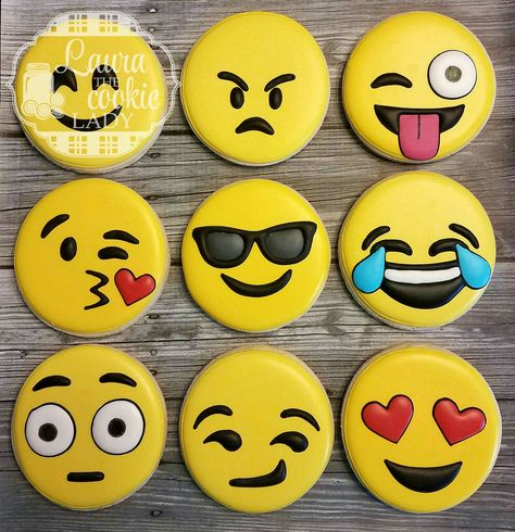 Who doesn't love emojis?! Happy Face Painted Rocks, Emoji Rocks Painting, Emoji Painted Rocks, Emoji Painting Ideas, Emoji Rocks, Rock Cookies, Emoji Painting, Love Emojis, Diy Rock Art