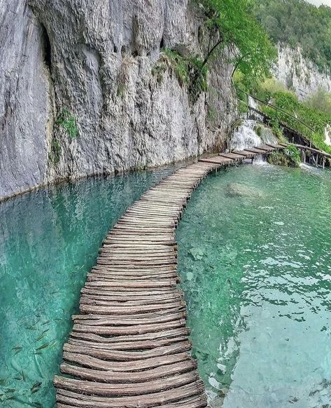 Samson ♊ 🐕🦓🕊🐿🌺🌱🍀💕 on Twitter: "GOOD MORNING 🌞 WORLD 🌎 :¨·.·¨: `·. .💕❤💞💫⋆*☕•*🖤💜💙💚💛🧡 Happy Friday friends 🙏👋 🍵☕😍🥰… " Plitvice National Park, Plitvice Lakes National Park, Plitvice Lakes, Cover Ideas, Destination Voyage, Alam Yang Indah, Elba, Beautiful Places To Travel, Pretty Places