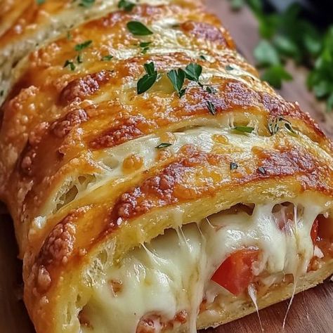 Homemade Stromboli Delight Homemade Stromboli Pillsbury, Stamboli Recipes, Stromboli Video Recipe, Supreme Pizza Stromboli, Sourdough Stromboli Recipe, Stromboli Recipe Easy Pillsbury, Pizza Dough Stromboli, Meatball Stromboli Recipe, Gluten Free Stromboli