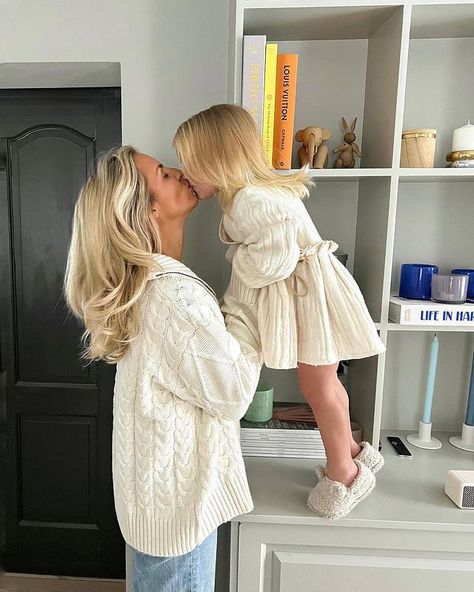 Lovisa Wallin (@lojsanwallin) • Fotos e vídeos do Instagram Blonde Babies, Rich Mom, Mom Aesthetic, Mom And Kids, Moms Goals, Mum Life, Future Mommy, Dream Family, My Future Life