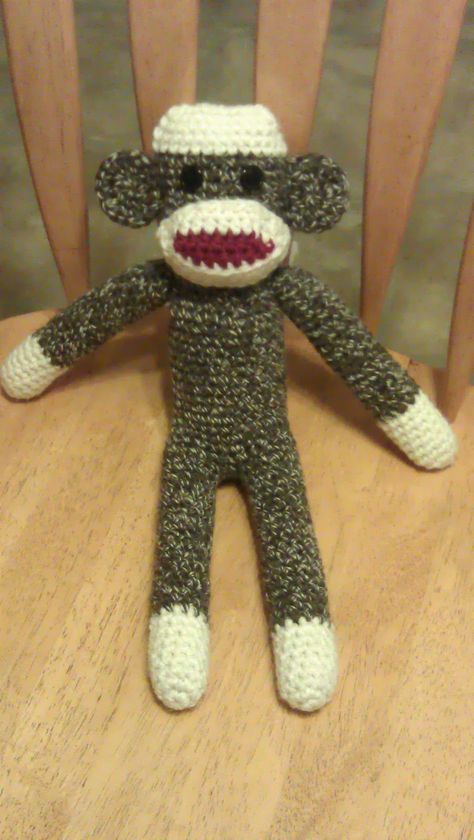 Artsy Daisy Crochet: Sock Monkey Love Sock Monkey Crochet Pattern Free, Crochet Sock Monkey Pattern Free, Sock Monkey Crochet Pattern, Crochet Sock Monkey Pattern, Bernat Chunky Yarn, Sock Monkeys Tutorial, Crochet Sock Monkey, Crochet Blanket Colors, Sock Monkey Pattern