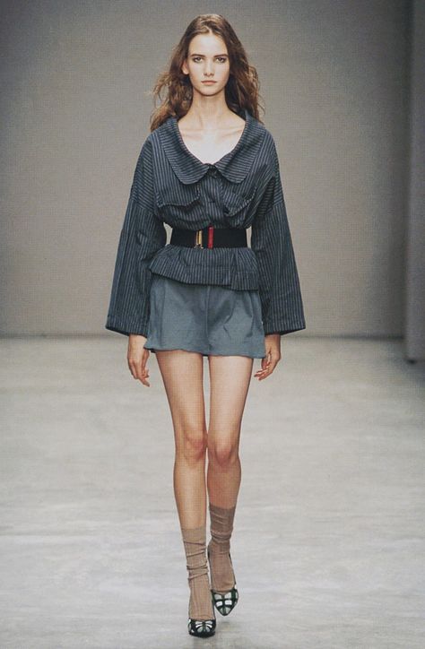 Old Prada, Miu Miu Runway, 2001 Fashion, Fashion Show Inspiration, Prada 2005, Vs Fashion Show, Paul Mescal, Famous Person, Daniel Hechter