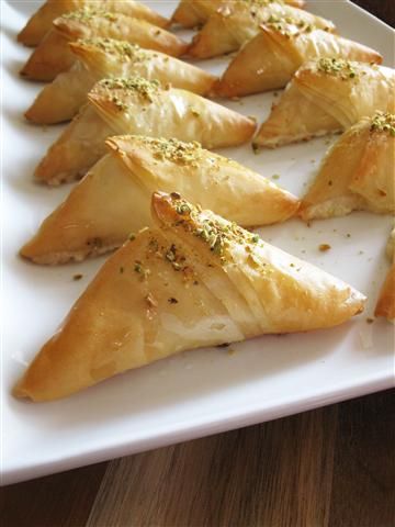 Arabic Cream-Filled Pastries (Warbat bil Ashta) emtab2 (DE-LICOUS) Arabic Pastries, Arabic Sweets Recipes, Middle Eastern Sweets, Lebanese Desserts, Arab Food, Pastry Cream Filling, Middle East Food, Arabic Desserts, Arabic Dessert