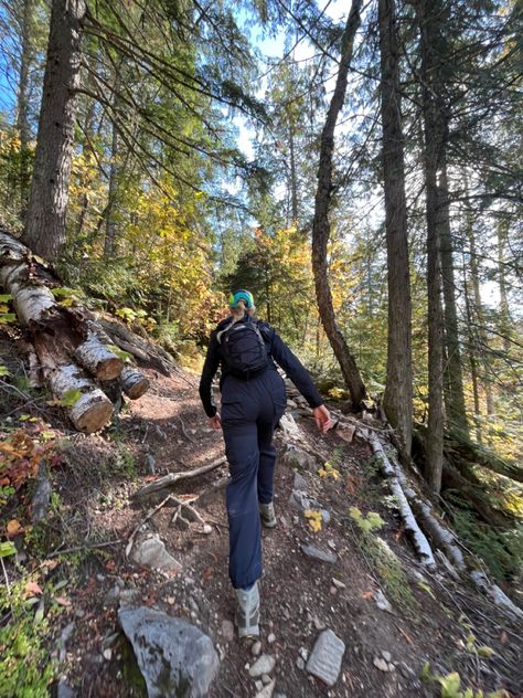 #hiking #fitness #speedy #revelstoke #mountains #thegoodlife Day Hike Aesthetic, Midwest Hiking, Mountain Hiking Aesthetic, Girls Hiking, Hiking Fitness, Hiking Girl, Hiking Pics, Hiking Photography, Hiking Pictures