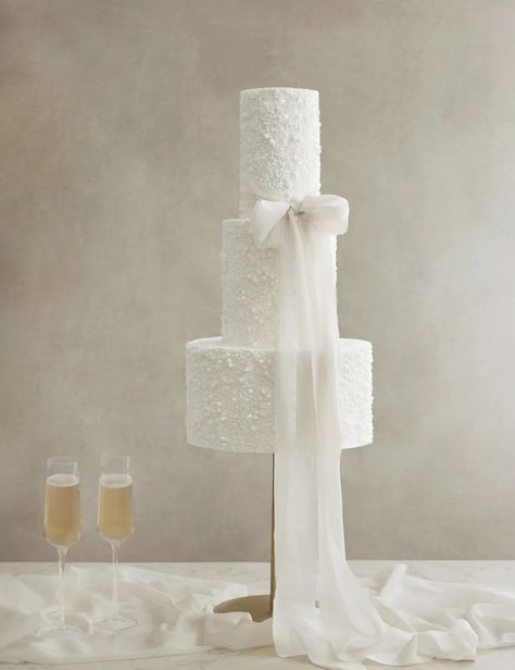 A classic becomes new again, we're loving the hint of the traditional brought up to date! Bow Wedding Cakes, Classy Wedding Cakes, Wedding Cake Pearls, Pearl Cake, Bow Cakes, Classic Wedding Cake, Luxury Wedding Cake, Dream Wedding Cake, White Wedding Cakes