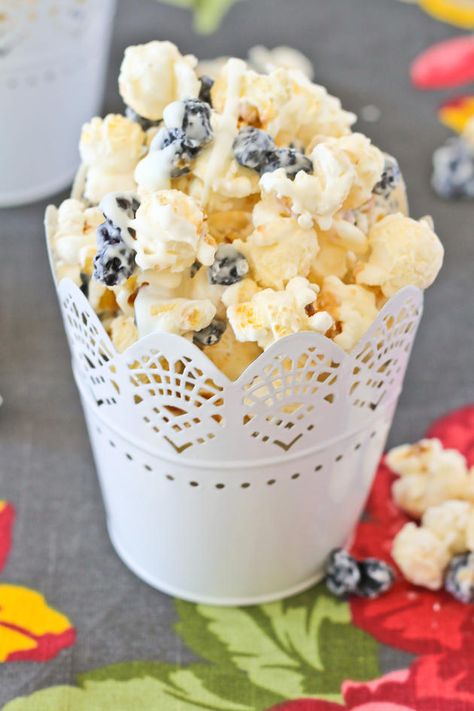 Blueberries & Cream Popcorn works best with mushroom popcorn. Perfect for the toppings. Dessert Popcorn, Mushroom Popcorn, Tv Snacks, Gourmet Popcorn Recipes, Popping Popcorn, Blueberries And Cream, Popcorn Flavors, Easy Popcorn, Popcorn Shop