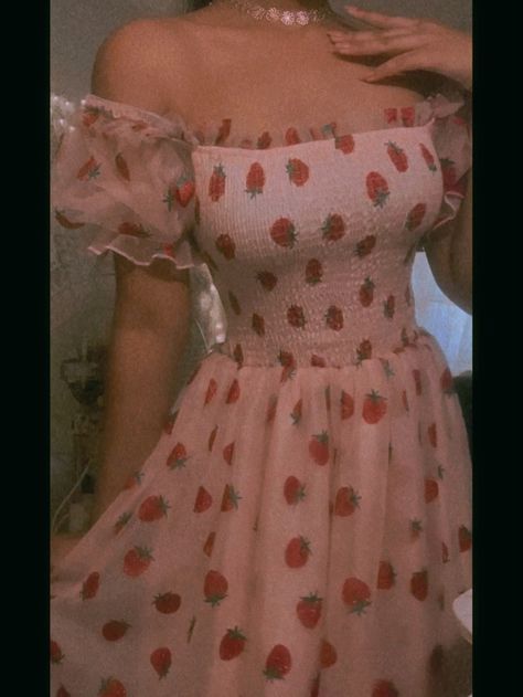 Strawberry Clothing Aesthetic, Strawberry Clothes Aesthetic, Strawberry Girl Outfit, Strawberry Outfit Drawing, Strawberry Inspired Outfit, Strawberry Dress Outfit, Strawberry Shortcake Outfit Inspiration, Strawberry Shortcake Aesthetic Outfit, Strawberry Aesthetic Outfit