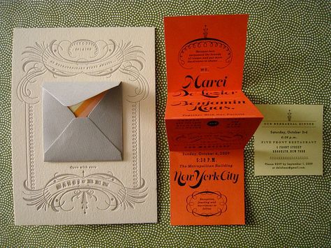 . Creative Invites Ideas Unique, Invitation Card Envelope, Cool Envelope Design, Wedding Suites Invitation, Folded Wedding Invitations, Invite Envelope, Unique Envelope Design, Paper Invitation, Foldable Wedding Invitations