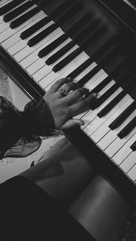 Piano Aesthetic, Happy Students, Piano Keyboard, Learn Piano, Free Sheet Music, Keyboard, Sheet Music, Piano, Music