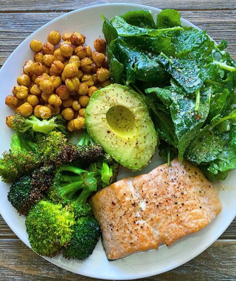 Oven Salmon, Diet Recipes Easy, Summer Recipes Dinner, Recetas Keto, Healthy Food Dishes, Free Keto Recipes, Roasted Broccoli, Roasted Chickpeas, Healthy Smoothie