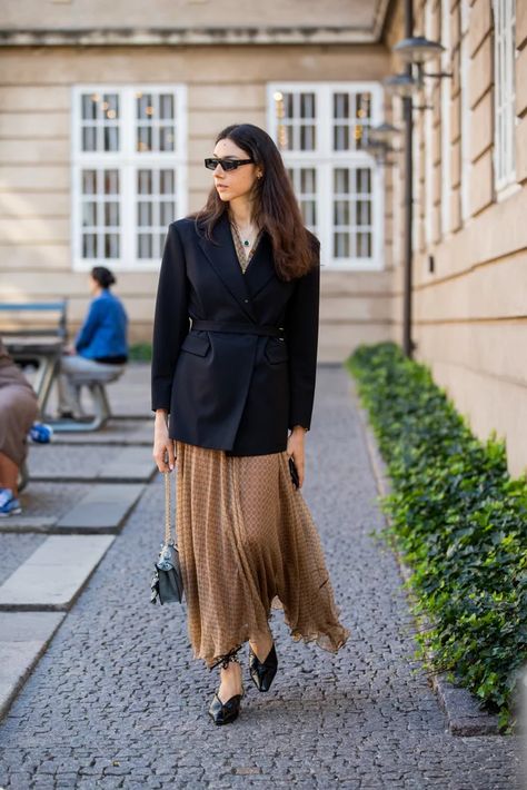 Fall Outfit Ideas 2019 | POPSUGAR Fashion Outfit Ideas Autumn, Engagement Photo Outfits Fall, Latina Outfit, Casual Attire For Women, Maxi Outfits, Winter Skirt Outfit, Maxi Skirt Outfits, Outfit Plan, Popsugar Fashion