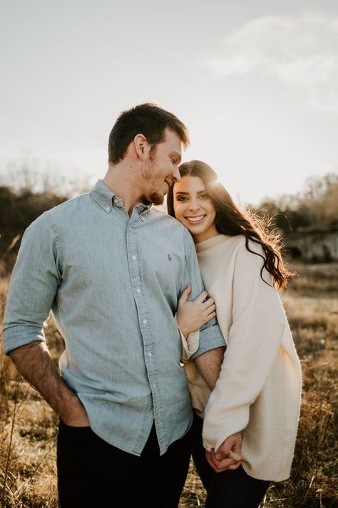 23 Creative and Romantic Couple Photo Ideas  #Photography Romantic Couple Photo, Florida Photos, Fall Couple Photos, Shooting Couple, Engagement Pictures Poses, Romantic Photos Couples, Couple Style, Couple Session, Knoxville Tennessee