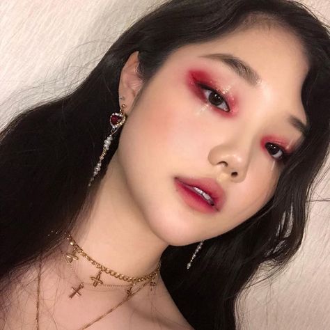 Teknik Makeup, 2020 Makeup, Korean Makeup Look, Alternative Makeup, Red Makeup, Makijaż Smokey Eye, Edgy Makeup, Creative Makeup Looks, Grunge Look