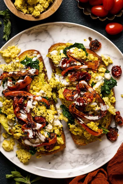 Vegan Pesto Egg Avocado Toast Vegan Breakfast Toast, Vegan Toast Ideas, Vegan Toast Recipes, Pesto Eggs, Toasted Crostini, Savory Breakfast Recipes, Plant Based Recipes Breakfast, Avocado Toast Egg, Avocado Toast Recipe