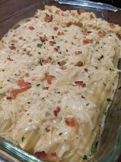 Chicken-Manicotti Chicken Alfredo Manicotti Recipe, Chicken Manicotti Recipe Alfredo Sauce, Dairy Free Italian Recipes, Alfredo Manicotti, Chicken Manicotti Recipe, Manicotti Recipes, Chicken Manicotti, Chicken Alfredo Sauce, Dairy Free Pasta Recipes