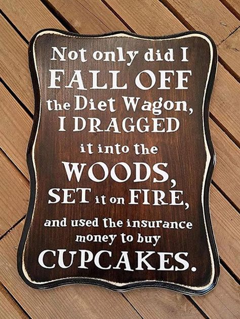 Lol So True, Funny Wood Signs, Diet Quotes, Diet Humor, Humor Mexicano, Anti Dieting, Funny Decor, Makanan Diet, Kitchen Humor