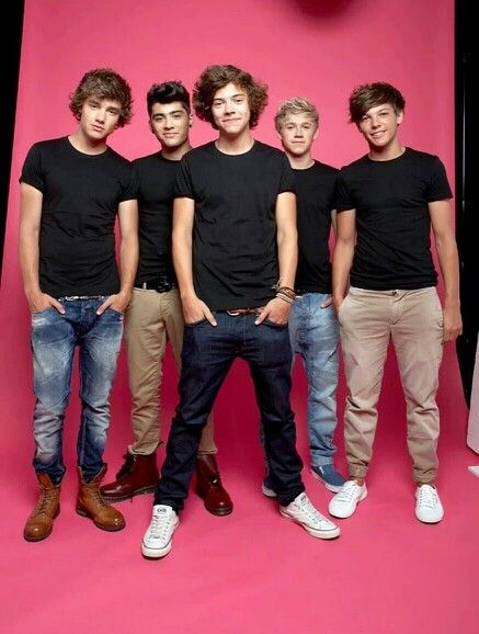 Thy r so hot One Direction 2011, Harry Styles 2011, One Direction Photoshoot, One Direction Music, Teenager Posts Girls, One Direction Images, One Direction Wallpaper, One Direction Photos, One Direction Harry Styles