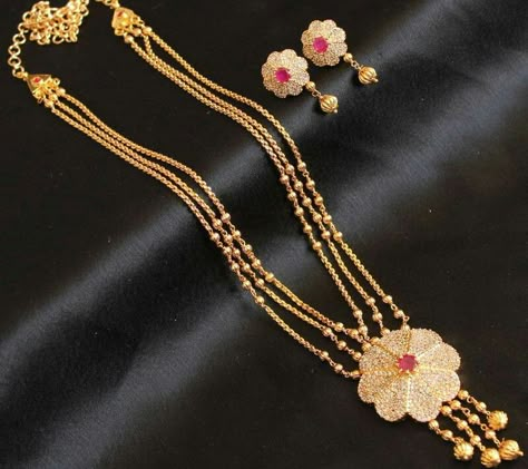 Jewellery Gold Bride Jewelry, Gold Jewelry Sets, Wedding Jewellery Collection, Yellow Gold Necklace, Gold Bangles Design, Gold Fashion Necklace, Bangles Jewelry Designs, Gold Jewelry Simple, Bridal Gold Jewellery Designs