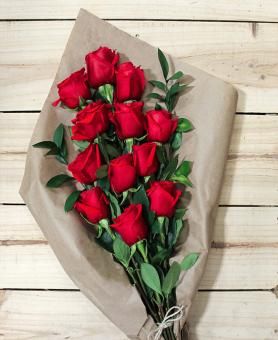 A Dozen Roses Bouquets, Dozen Roses Arrangement, Dozen Roses Bouquet, Beautiful Love Flowers, A Dozen Roses, Dozen Red Roses, Dozen Roses, Bridal Bouquet Fall, Flower Box Gift