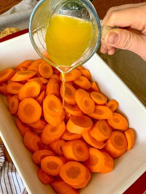 Do you love sweet buttery glazed carrots, but don’t want to go through the trouble of making a glaze or standing over the stove top cooking them for an extensive period of time?These no fuss oven roasted glazed carrots take no time at all to prep and come out beautifully every time. The buttery brown sugar mixture coats the carrots and makes the most delicious glaze as it bubbles and cooks in the oven. Oven Roasted Glazed carrots make the perfect side dish for any occasion. With just a… Carrots In The Oven Recipes, How To Bake Carrots In The Oven, How To Preserve Carrots In Fridge, Cook Carrots In Oven, Oven Baked Glazed Carrots, Roasting Carrots In The Oven, Glazed Carrots With Orange Juice, Make Ahead Roasted Carrots, How To Roast Carrots In The Oven