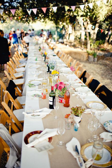 cans with flowers and burlap Grad Brunch, Diy Ranch, White Tables, Burlap Runner, Wedding Burlap, Colorful Centerpieces, Burlap Runners, Long Tables, White Tablecloth