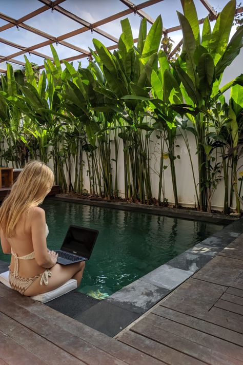 Get your free download of the Ultimate Bali Digital Nomad Guide with all the tips you need for traveling to Bali & working remotely. Black Digital Nomad, Bali Lifestyle Aesthetic, Working In Bali, Digital Nomad Lifestyle Aesthetic, Bali Digital Nomad, Bali Vision Board, Working Abroad Aesthetic, Working Remotely Aesthetic, Remote Work Aesthetic